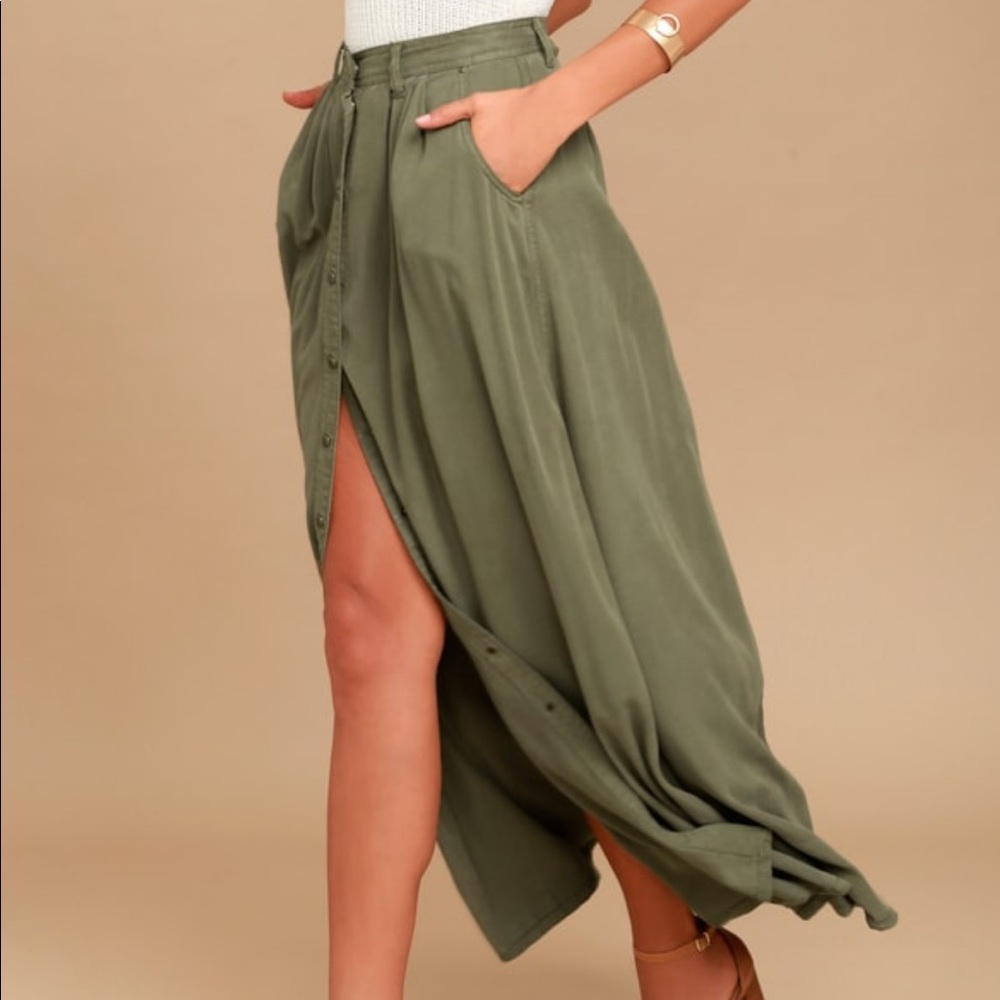 Lulu’s size large green maxi skirt